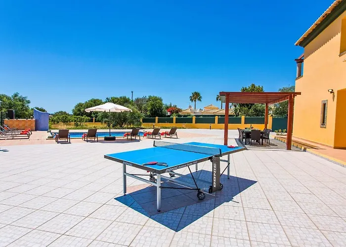 Villa Nincha - Heated Pool - Free Wi-Fi - Air Con