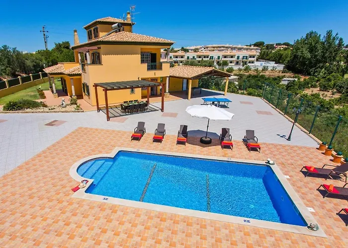 Villa Nincha - Heated Pool - Free Wi-Fi - Air Con