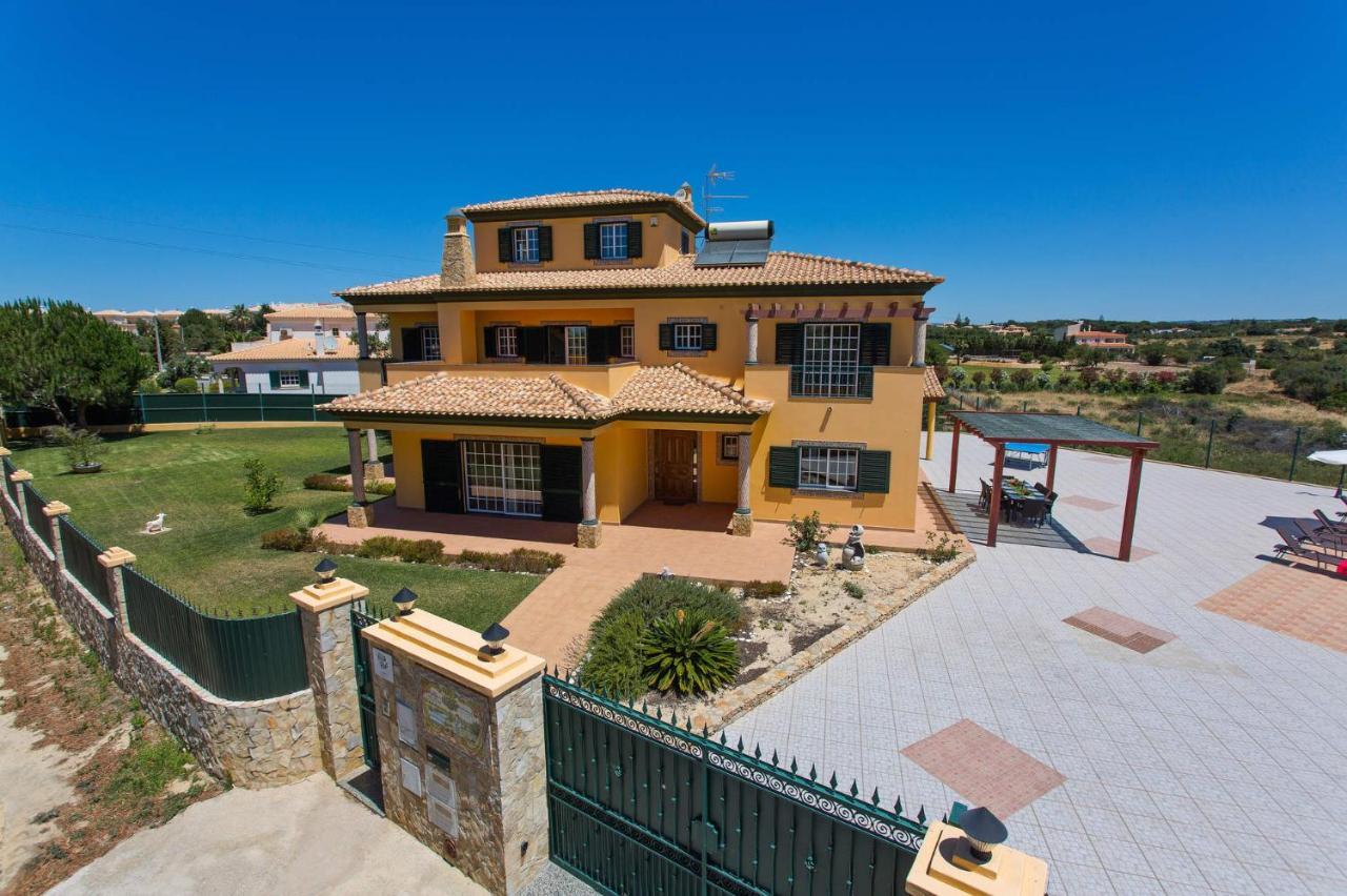 Nincha - Heated Pool - Free Wi-fi - Air Con Albufeira