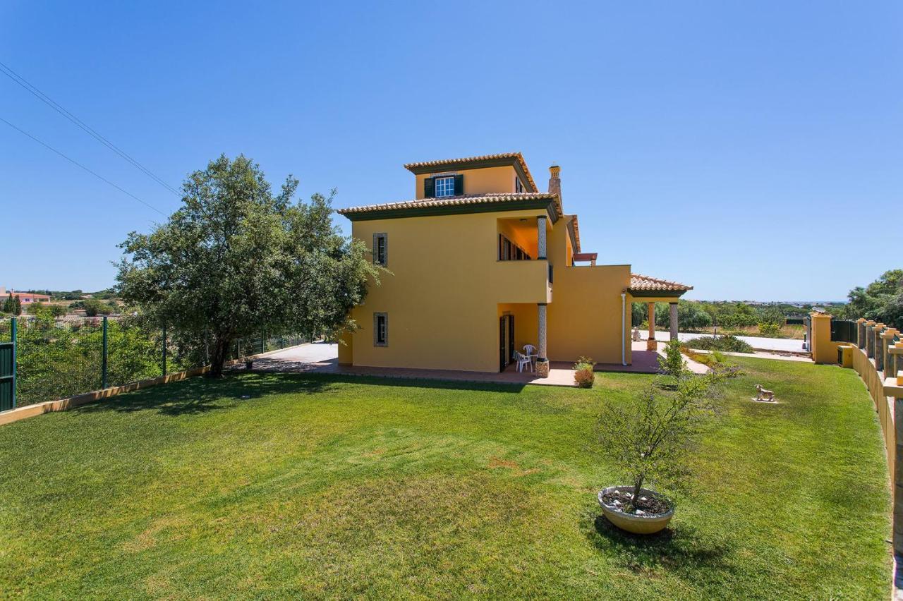 Villa Nincha - Heated Pool - Free Wi-fi - Air Con