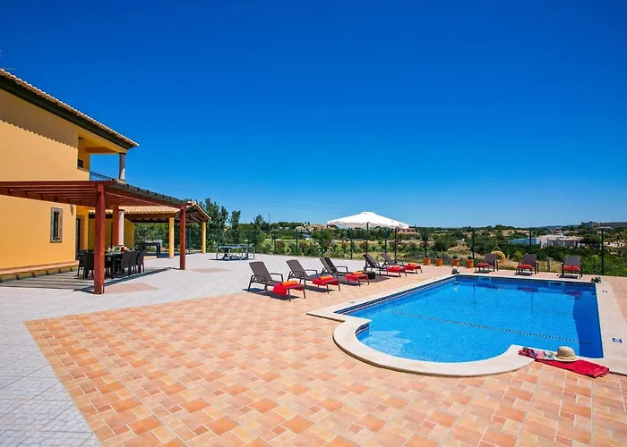 Villa Nincha - Heated Pool - Free Wi-Fi - Air Con